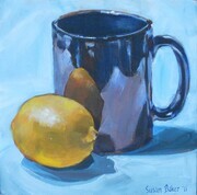 Blue mug with lemon